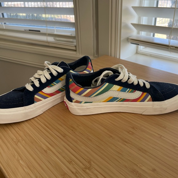 Vans - Picture 5 of 7